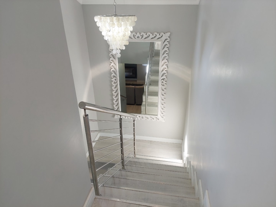4 Bedroom Property for Sale in Hartenbos Landgoed Western Cape